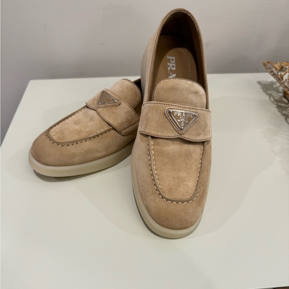 Authentic PRADA suede triangle logo loafers - Picture 5 of 8